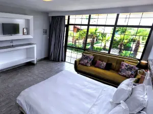 Turquoise Beach Resort