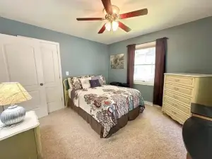 Charming Lake Front Cabin - 3-bedroom house with AC, WiFi in serene Hubbard Lake