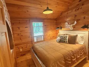 Cozy Up Cabin - Close to Downtown Rangeley