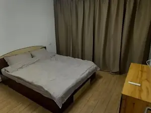 3-bedroom apartment in peaceful Vaslui with AC, WiFi. Enjoy your stay