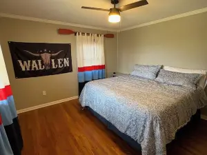 3-bedroom house in fabulous Eddyville with high speed internet.