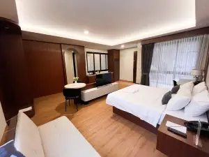 M-LIVIN Dorm Hotel