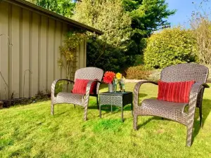 The Redwood Guesthouse at the Floras Lake Getaway