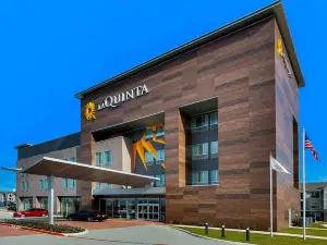 La Quinta Inn & Suites by Wyndham DFW West-Glade-Parks