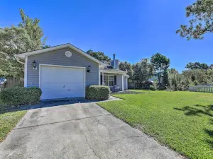 Pet-Friendly Jacksonville Home w/ Fenced Yard