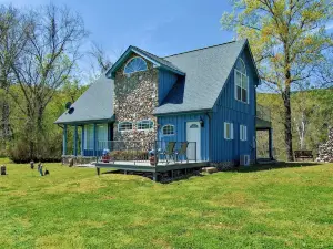 Rubys Landing Cottage w/ Deck & White River Views