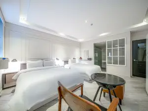 Hotel Stay 53