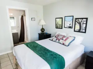 Riverwalk Inn