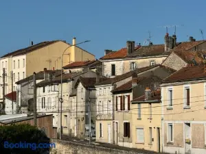 Le Besson BEY II - Appartement T2 Avec extérieur