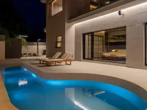Hoshiga Pool Villa