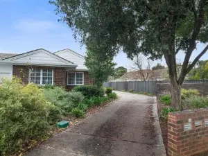 Prime Location 2 Bed Renovated in Royston Park