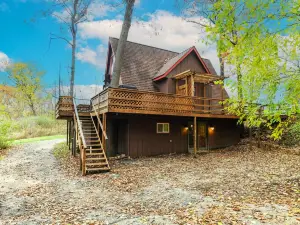 The Owls Perch: Cabin w/ Game Room & Pet Friendly