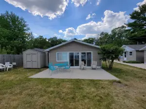 Northern Air - Cozy Cottage on beautiful Lake Huron in Oscoda, MI