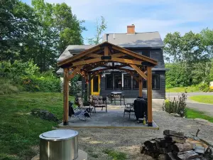 LAKE ACCESS  4-Season home, 4-bdrm 2-bath, super clean, bright & cozy