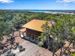 Charming Outdoor Patio and Scenic Views - Inviting Hill Country Retreat