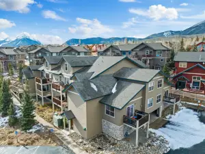 Charming Condo with Trails and Hot Tub - Inviting Winter Retreat