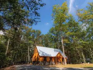 Charming Cabin Retreat with Hot Tub and Outdoor Games - Cozy Escape