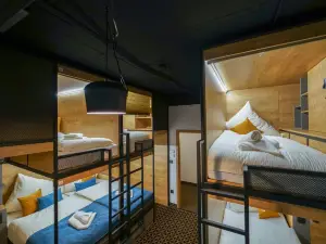 Chors Like a Hotel - Hostel