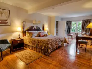 Lanes Privateer Inn