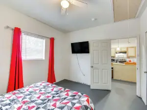 6 Mi to Nature Preserve: Apartment Near Lindale!