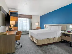 Comfort Inn & Suites Sheboygan I-43