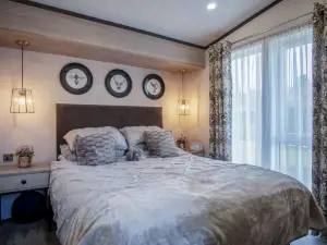 Bumblebee - 2 Bedroom Lodge - Manorbier