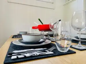 -The Urbanist- Lakeview Free Parking 2Bd Fast WiFi