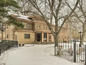 Belvidere Getaway on Kishwaukee River!