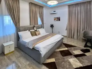 Marcliff Apartments