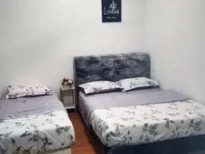 A Romantic Triple Family Room (Room only))