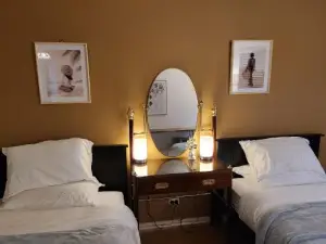 Spacious Retreat, Hot Tub, Study, Near Beach