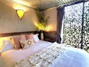 Rusty's Hideaway - Adorable Tiny House on a Beautiful Farm
