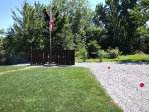 Newly remolded Lodge close to public boat ramps , beach and fishing charters.