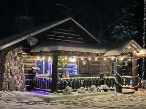 Shadowland River Lodge on Boardman River - Pet Friendly - Acreage - Private
