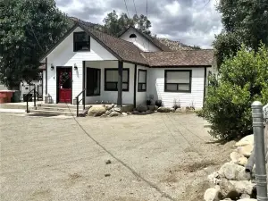 House with pool. NOT a Party House.