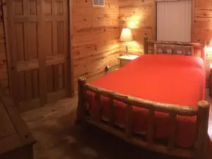 Two lakes & miles of hiking trails on 130 acres of private property 3Hills Cabin