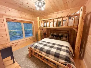 Cozy Retreat - Game room, Hot tub, Fire pit, Trails
