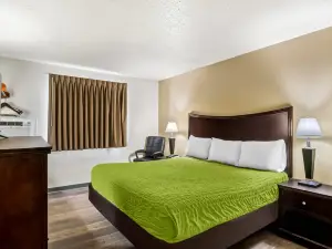 Econo Lodge Inn & Suites