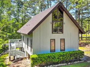 Brookeland Resort Cabin w/ Golf + Lake Access