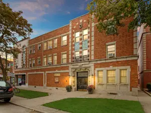 Lovely 1Br Apt in Evanston - Elmwood 105