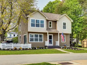 Cottage in Edinboro Walk to Pat Crawford Beach!