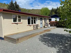 Cosy 1960's Kiwi Holiday House