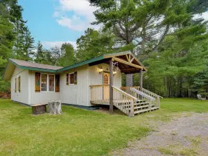 Cozy Cable Cabin Rental - Pet Friendly!
