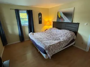 3-Bedroom Cottage Small Quiet Lake.Perfect for Nature Lovers & Trail Enthusiasts