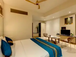 Hotel Orient Crown, Kolhapur