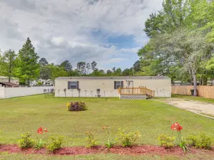 Bonneau Vacation Rental w/ Private Yard!