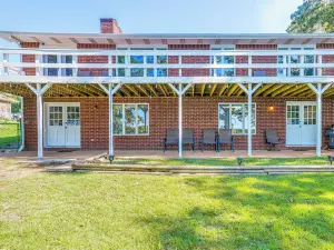 有燒烤、碼頭及皮划艇的阿肯色湖濱逃脱之地！