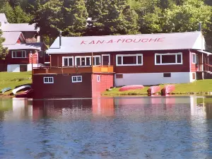 Kan-à-Mouche Pourvoirie Auberge et Chalets