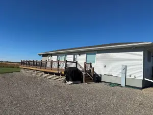 PRIME LOCATION- 6 Mile Bay Centrally located for hunting/fishing.