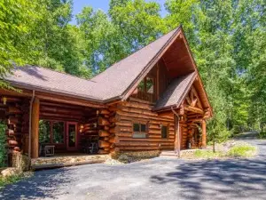 Rippling Stream, Hot Tub, Pool Table, Wifi, 1089 Free Tickets Each Paid Day, Dollywood and More